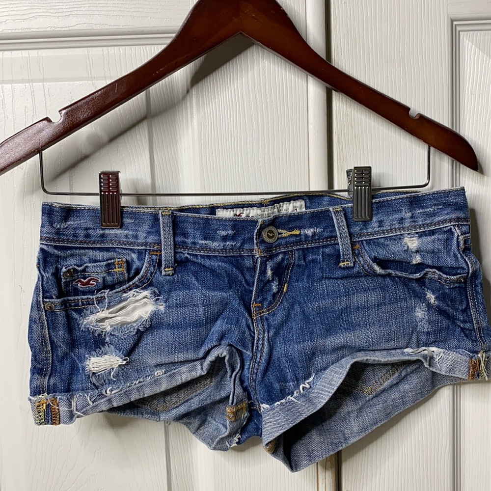Hollister distressed jean short size 1